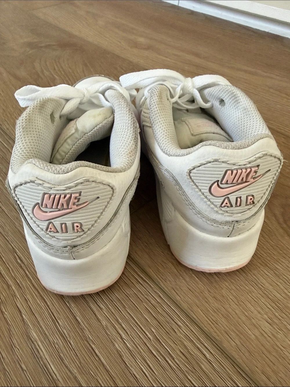 NIKE AIR - Kids White Sneakers with Pink Accent - Casual Lace-Up Shoes -2Y - Picture 2 of 6